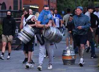 Naisen väitetään aloittaneen vääriä huhuja puukotuksesta Southportissa. news-10082024-234152