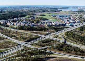 Poliisi takaa-ajaa kuljettajaa Helsingissä news-24082024-230552