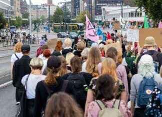 Satoja ympäristöaktivisteja marssii Helsingissä news-04092024-000929