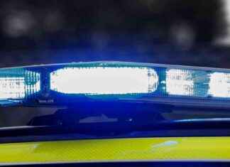 Kaksi henkilöä pakeni autostaan törmättyään valopylvääseen Risløkkassa news-14092024-230152