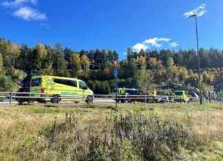 Auton turvassa – poliisi paikalla news-28092024-153728