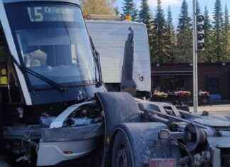 Pikaratikka kolaroi Helsinki – Kuorma-auton onnettomuus tutkinnassa news-18102024-150016