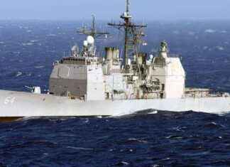 Yhdysvaltain ohjustorjuntaristeilijä huollon aikana Helsingissä news-04112024-021806