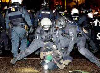 Poliisi vapauttaa suurimman osan itsenäisyyspäivän mielenosoittajista poliisi-vapauttaa-suurimman-osan-itsenisyyspivn-mielenosoittajista