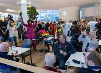 Vastaamielenosoittajat sulkevat äärioikeiston lukupiirin Helsingin kirjastossa vastaamielenosoittajat-sulkevat-rioikeiston-lukupiirin-helsingin-kirjastossa