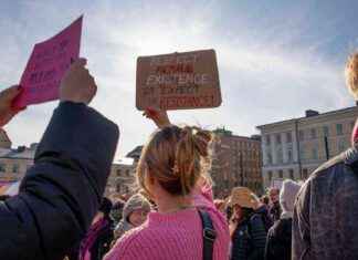 Naistenpäivän marssi Helsingissä vaatii konkreettisia toimia tasa-arvon puolesta naistenpivn-marssi-helsingiss-vaatii-konkreettisia-toimia-tasa-arvon-puolesta