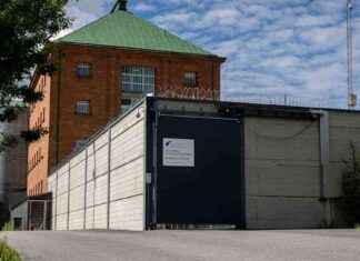 Pakkopalautusta odottava äiti vankilamaisissa olosuhteissa Joutsenossa pakkopalautusta-odottava-iti-vankilamaisissa-olosuhteissa-joutsenossa