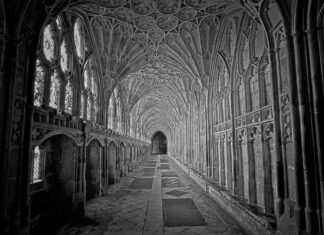 Harry Potter Ja Viisasten Kivi: Miksi Se Valloittaa Lukijat?