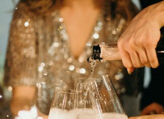 Lauri Tähkä Keikat 2024: Miksi Et Voi Missata Näitä Esityksiä?