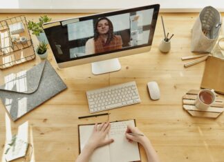 Iso Omena Uhrin Nimi: Mikä Salaisuus Kätkeytyy Taustalla?